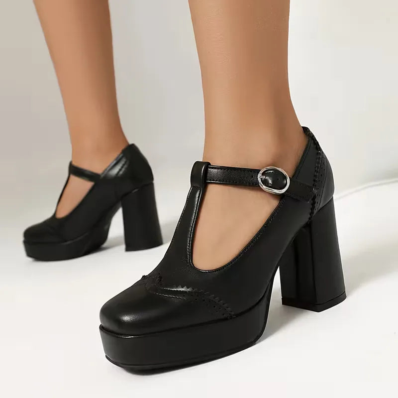 Stijlvolle comfort hakken voor dames, donkerbruine blokhakken met enkelbandje voor elegante look.