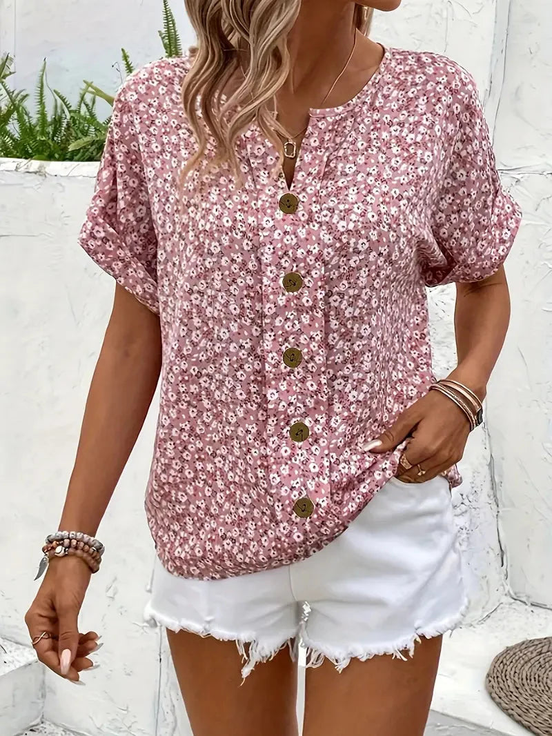 Elegante roze dames blouse met bloemenprint en korte mouw. Stijlvolle zomerkleding met ronde hals voor vrouwen.