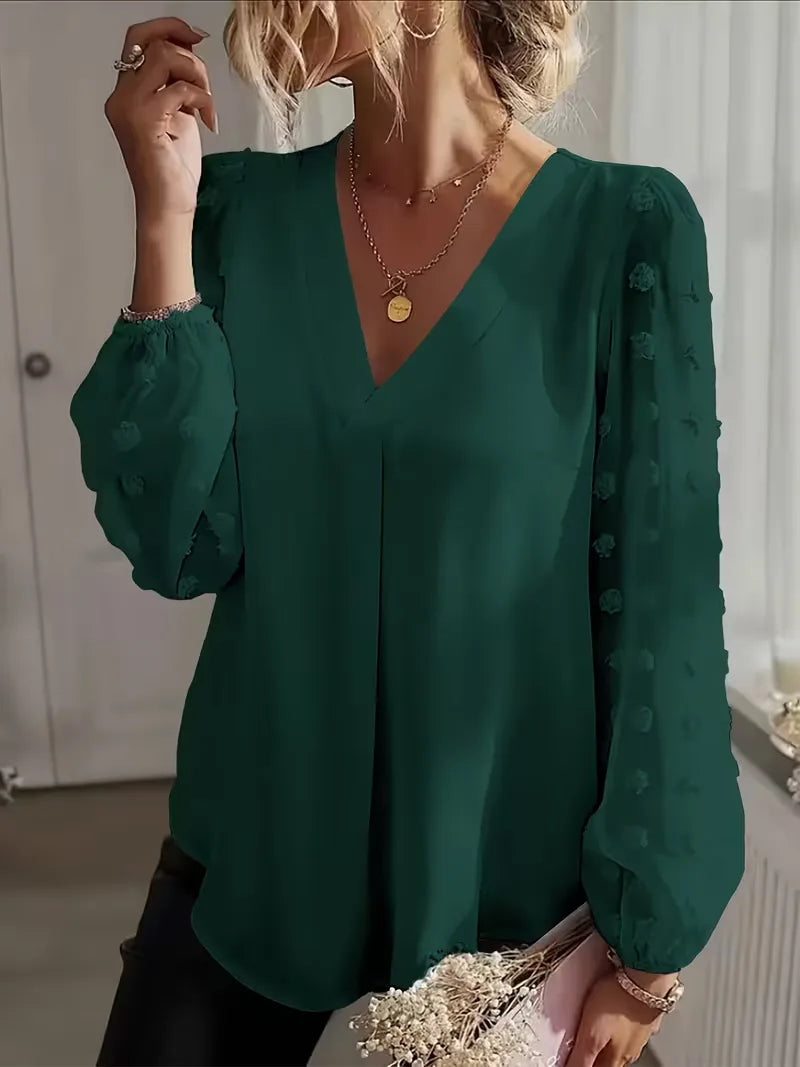 Damesblouse voor kantoor of casual, met doorschijnende mouwen en elegante V-hals.