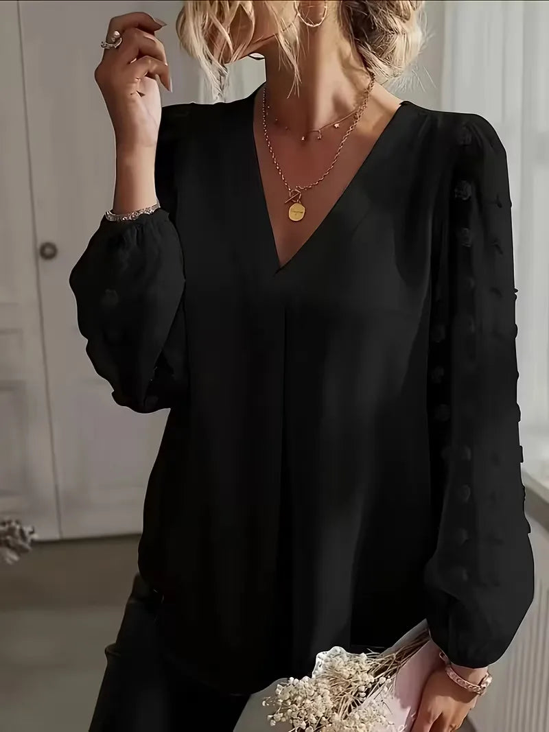 Damesblouse met V-hals en doorschijnende mouwen, creëert een moderne kantoorlook.