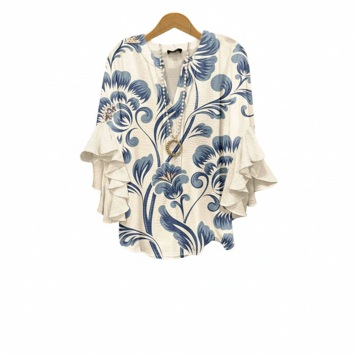 Dames blouse met V-hals en elegante volantmouwen, perfect voor een chique of casual zomerlook.