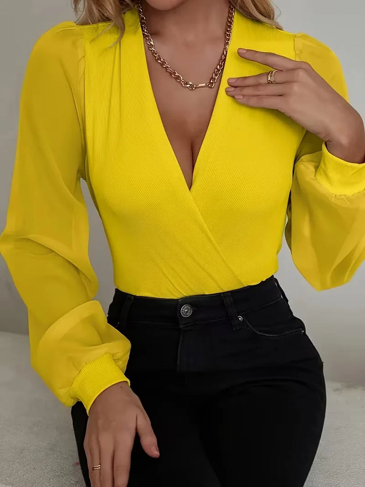 Modieuze dames bodysuit met lange mouwen, V-hals, perfect voor een gestroomlijnde herfstoutfit.