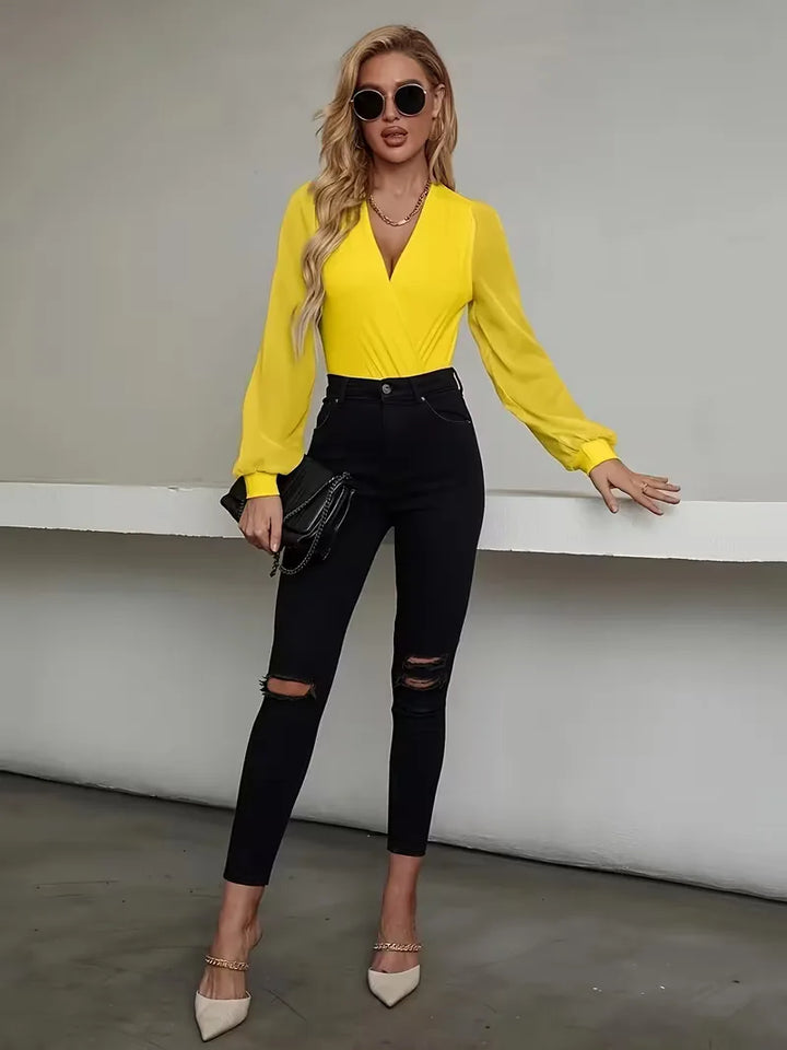 Hoogwaardige dames bodysuit met elegante V-hals en lange mouwen, voor een stijlvolle uitstraling.