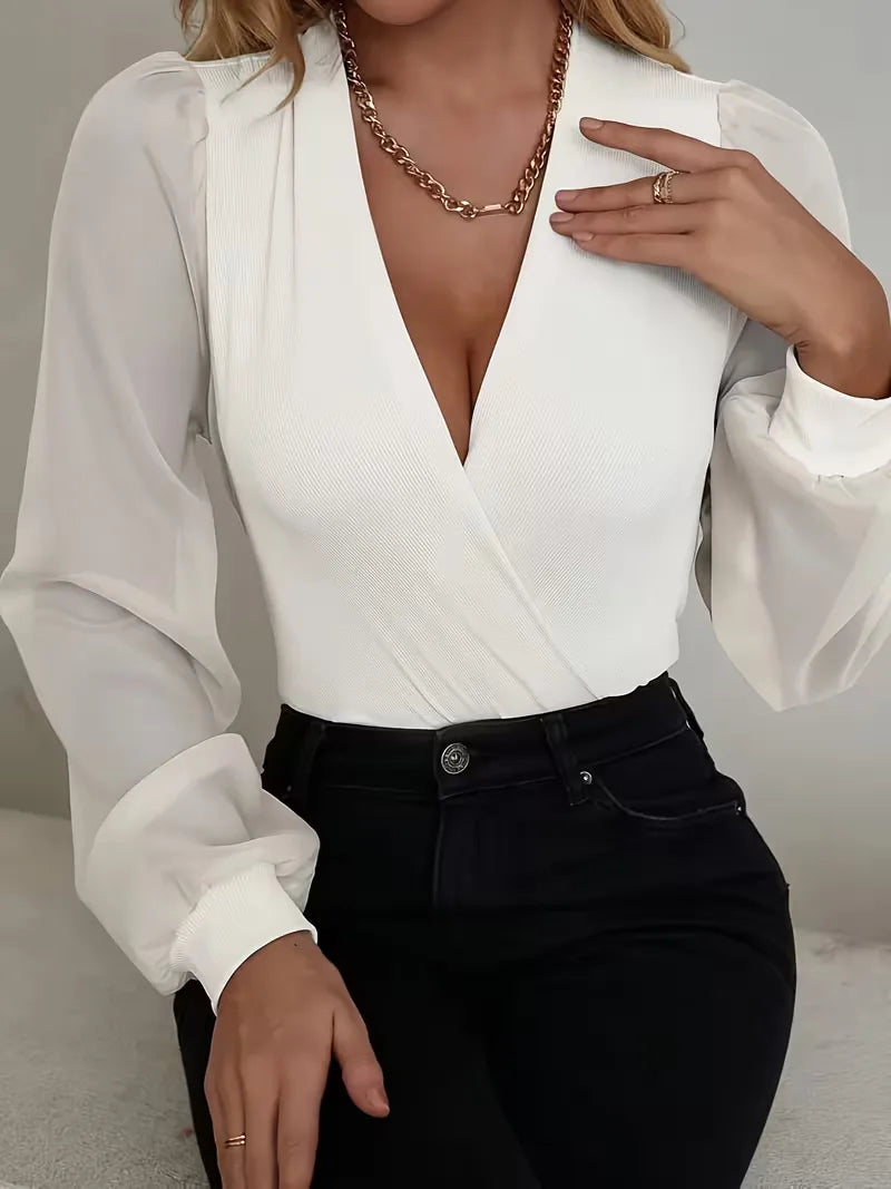 Elegante dames bodysuit met V-hals, lange mouwen, stijlvol voor kantoor of avondkleding.