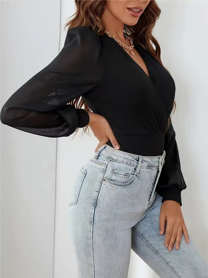 Lange mouwen dames bodysuit, elegant met V-hals, geschikt voor zowel werk als vrije tijd.