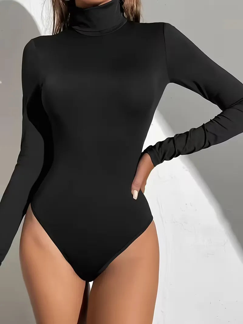 Modieuze dames bodysuit, zwart, coltrui en lange mouwen. Veelzijdig voor diverse seizoenen, comfortabel en stijlvol.