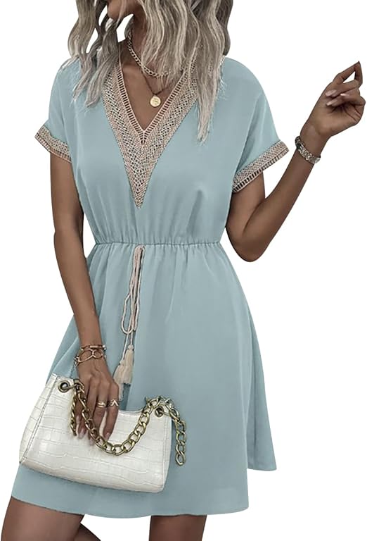 Comfortabele mini zomerjurk voor dames, met boheemse flair en een lichte stof.