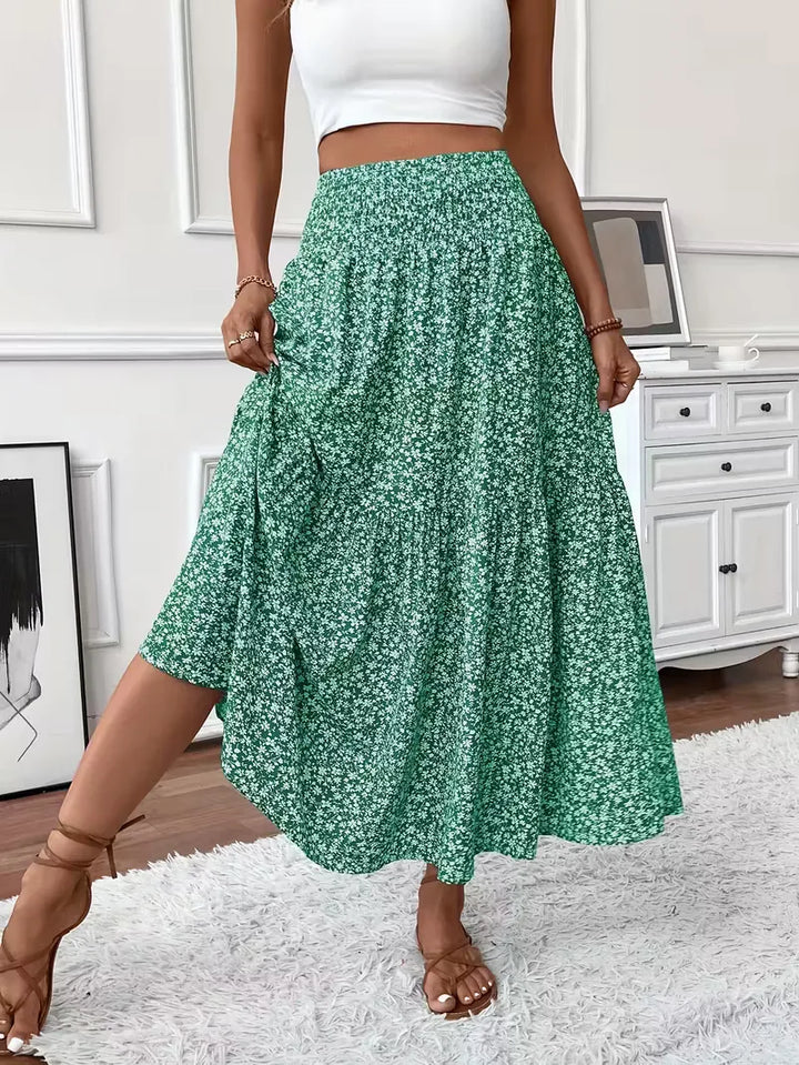 Comfortabele A-lijn maxi rok voor dames, flexibele smock taille en vloeiende bohemian stijl.