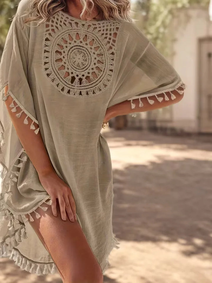 Dames bohemian cover-up met kant en kwastjes, perfect voor strand of vakantie.