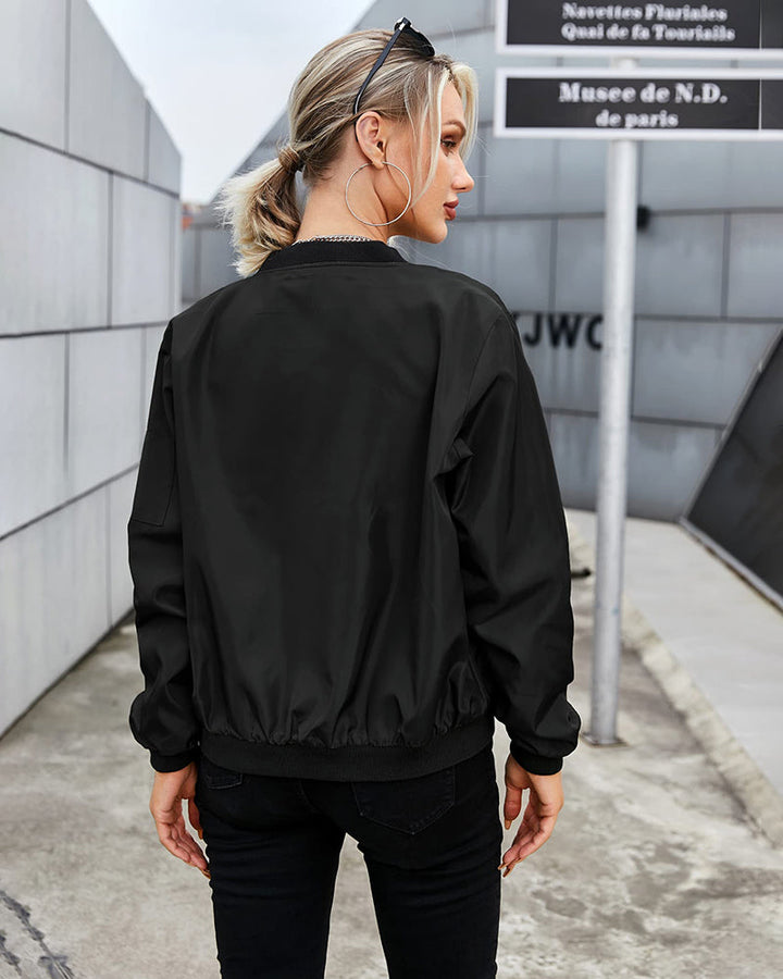 Casual dames bomberjack, perfect als seizoensjack. Tijdloos design en comfortabele pasvorm voor dagelijks gebruik.
