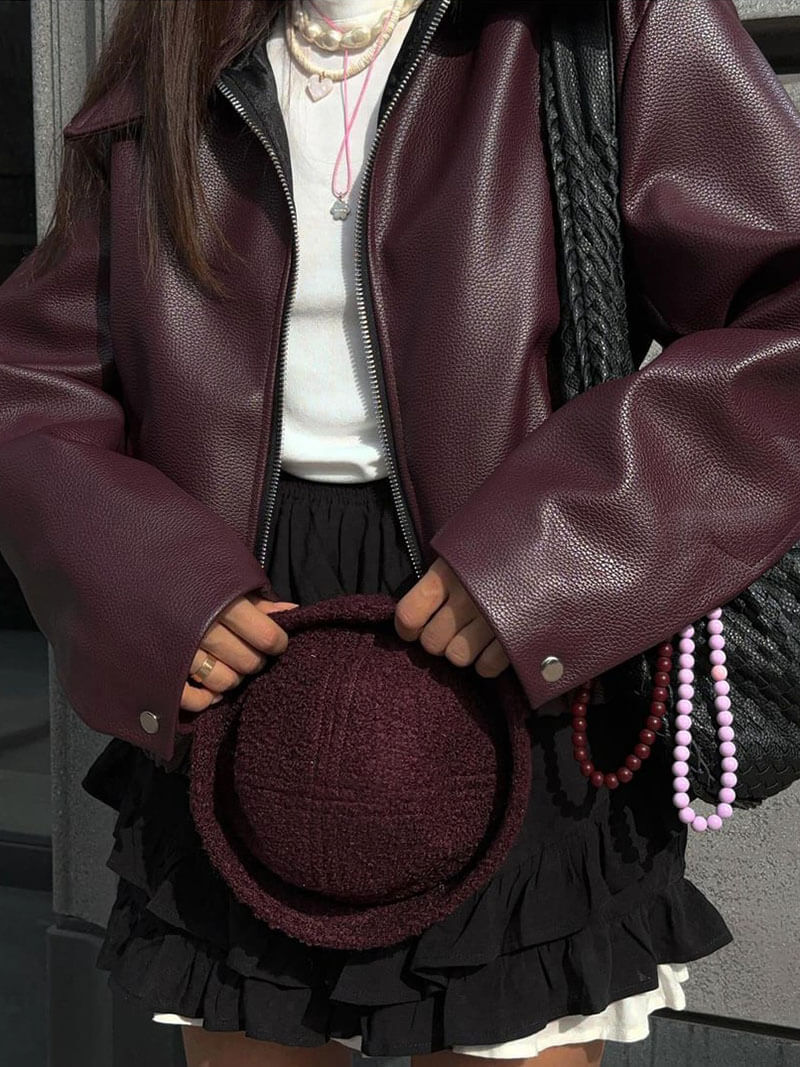 Dames bordeaux bikerjack, stoer & elegant met luxe uitstraling. Modieus en nieuw.