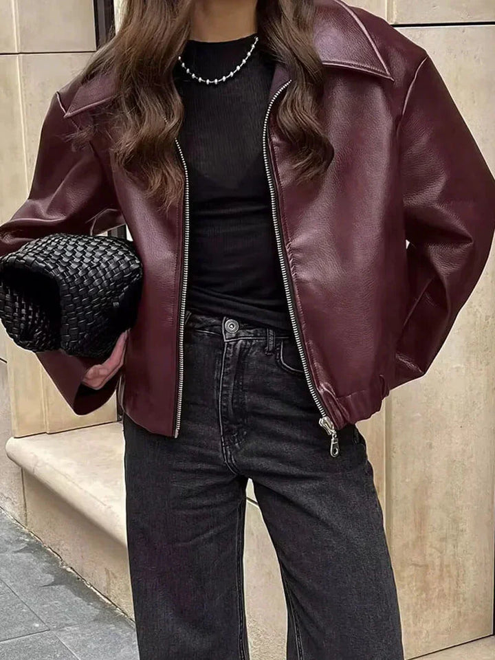 Nieuw bordeaux damesjack, bikerjack stijl. Stoer en elegant met ritssluiting. Luxe modieuze outwear.