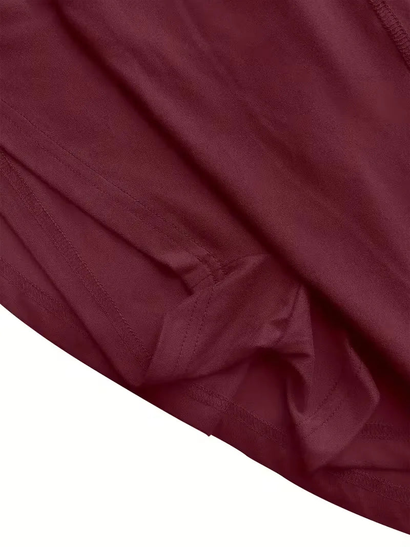 Trendy bordeaux slim fit dames short met comfortabele hoge taille, geschikt voor sportieve activiteiten en vrije tijd.