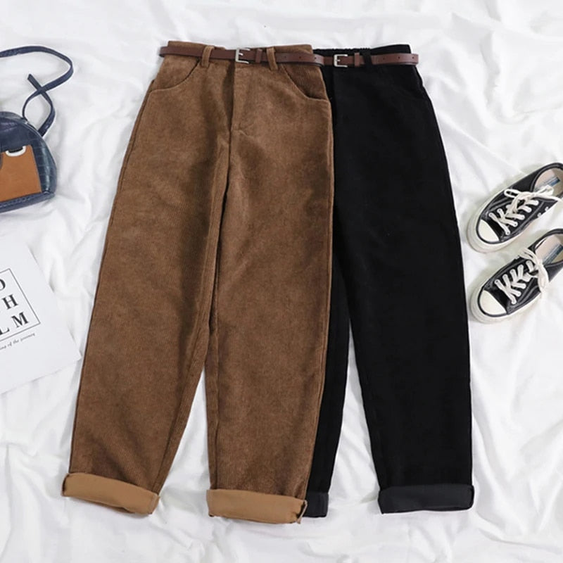 Nieuwe corduroy damesbroek met hoge taille en wijde pijpen, ideaal voor een trendy look.