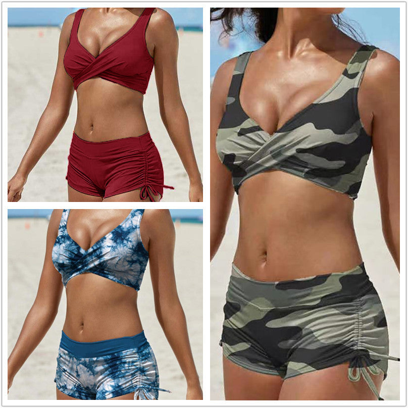 Comfortabele dames camo bikini met high waist short. Stijlvolle zwemkleding voor zomerse dagen.