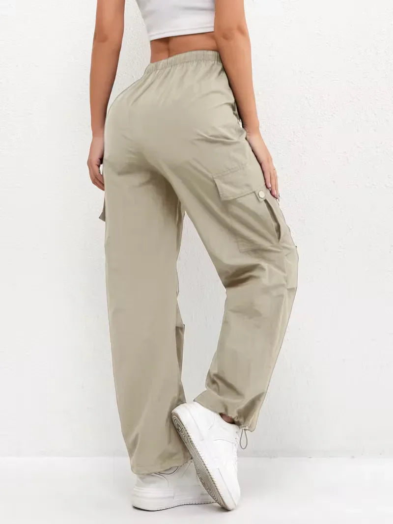 Trendy dames cargo broek, hoge taille, rechte pijpen, casual en comfortabel voor overdag.
