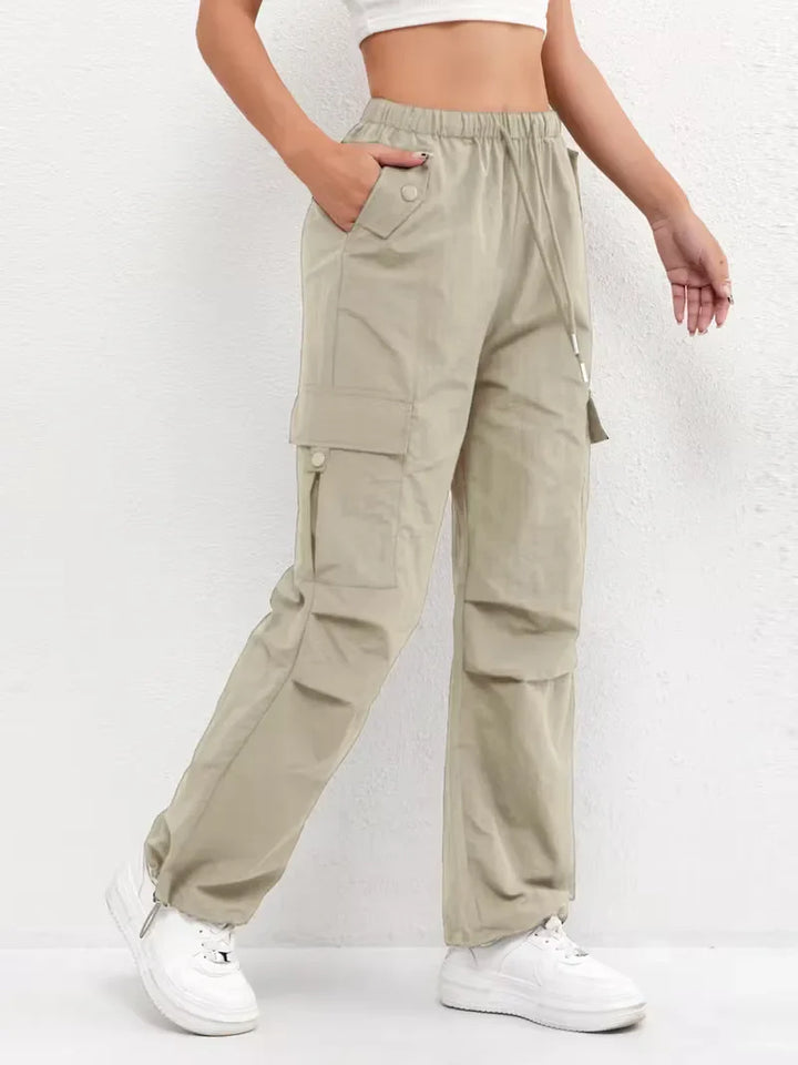 Dames broek, cargo stijl, met hoge taille en rechte pijpen, perfect voor een moeiteloze look.