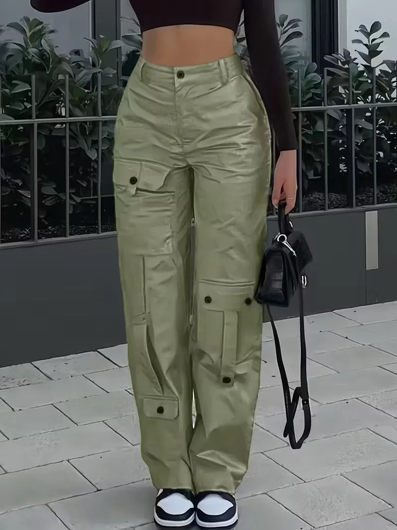 Dames cargo broek, straight leg, hoge taille. Essentieel voor een moderne, comfortabele herfst-look.