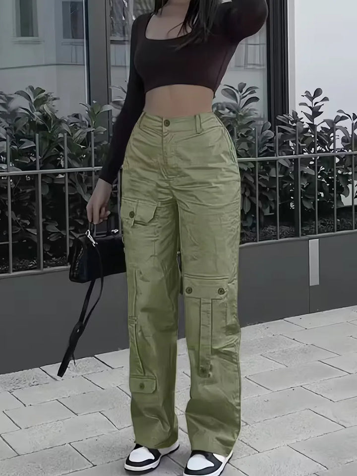 Streetwear favoriet: dames cargo broek met hoge taille, straight leg. Praktisch en trendy.
