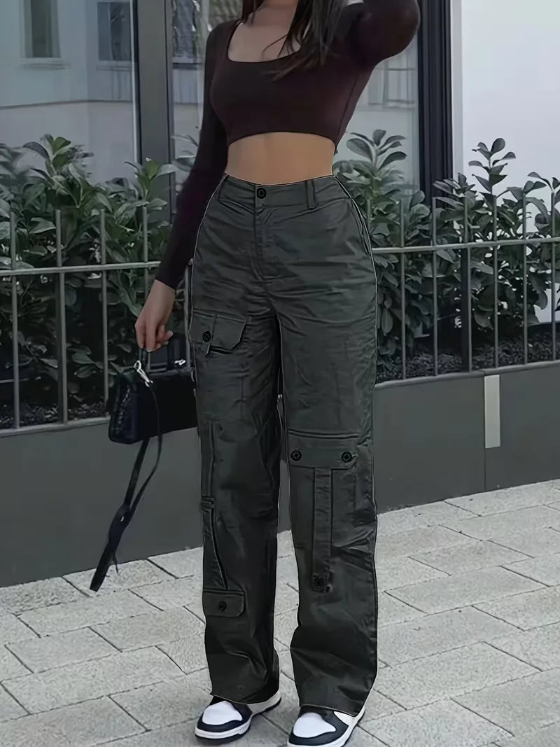 Dames cargo broek met hoge taille en straight leg voor streetwear. Robuust en modieus.