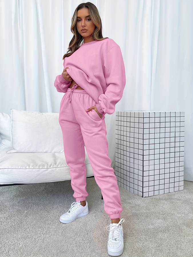 Stijlvol dames joggingpak, complete casual set ideaal voor loungewear en dagelijkse vrijetijdskleding.