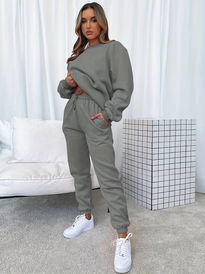 Dames joggingpak met relaxte pasvorm, comfortabele tweedelige set voor vrouwen, perfect als loungewear.