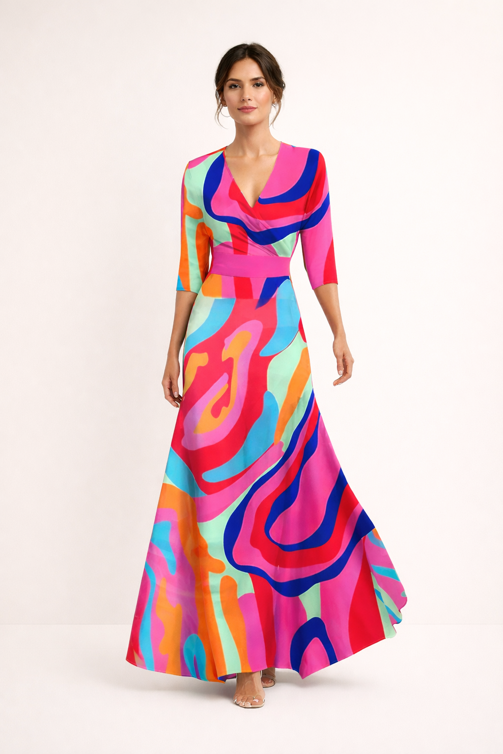 Dames casual maxi-jurk met levendige print, driekwart mouwen en V-hals, perfect voor zomerse dagen.
