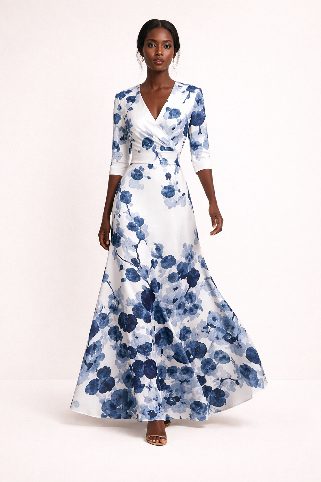 Zomerse dames maxi-jurk met trendy print en driekwart mouwen. Comfortabele casual stijl met V-hals.