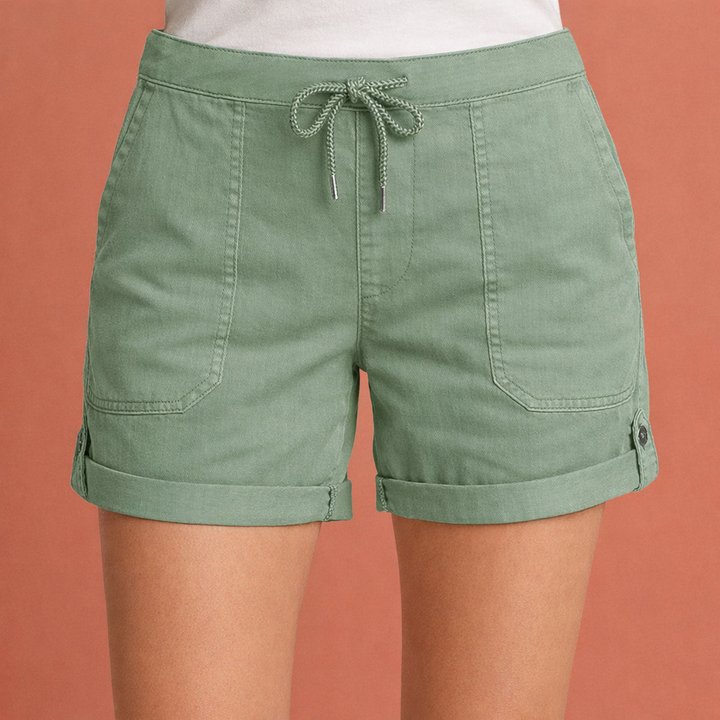 Achteraanzicht van dames casual shorts met trekkoord en opgerolde zoom, perfect voor elke zomergarderobe.