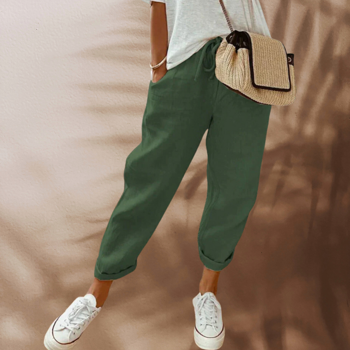 Comfortabele en ademende linnen damesbroek, ideaal voor een relaxte zomerse look. Casual en toch elegant.