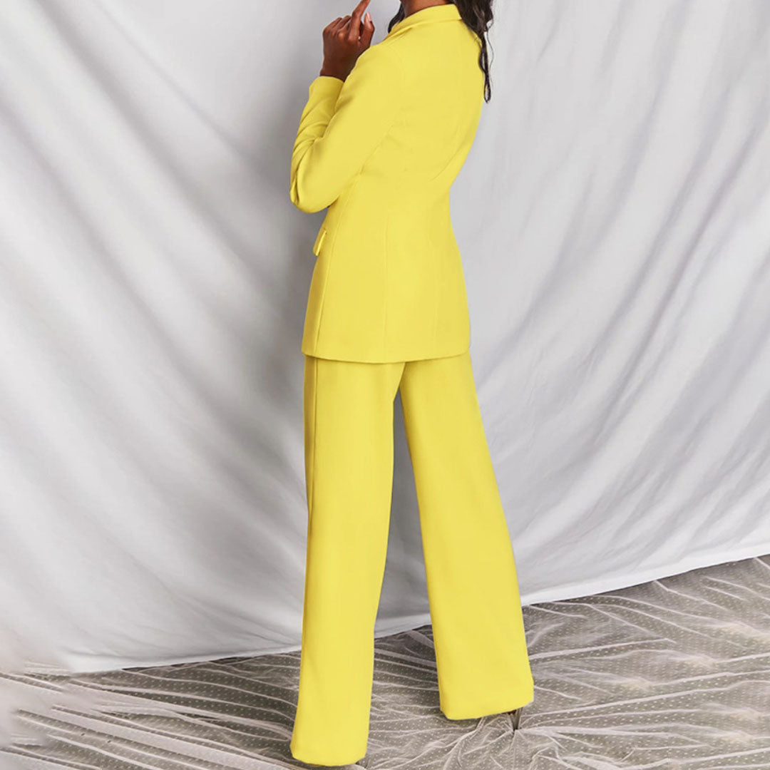 Moderne dames kleding set: comfortabele blazer en broek. Perfect voor casual chic.