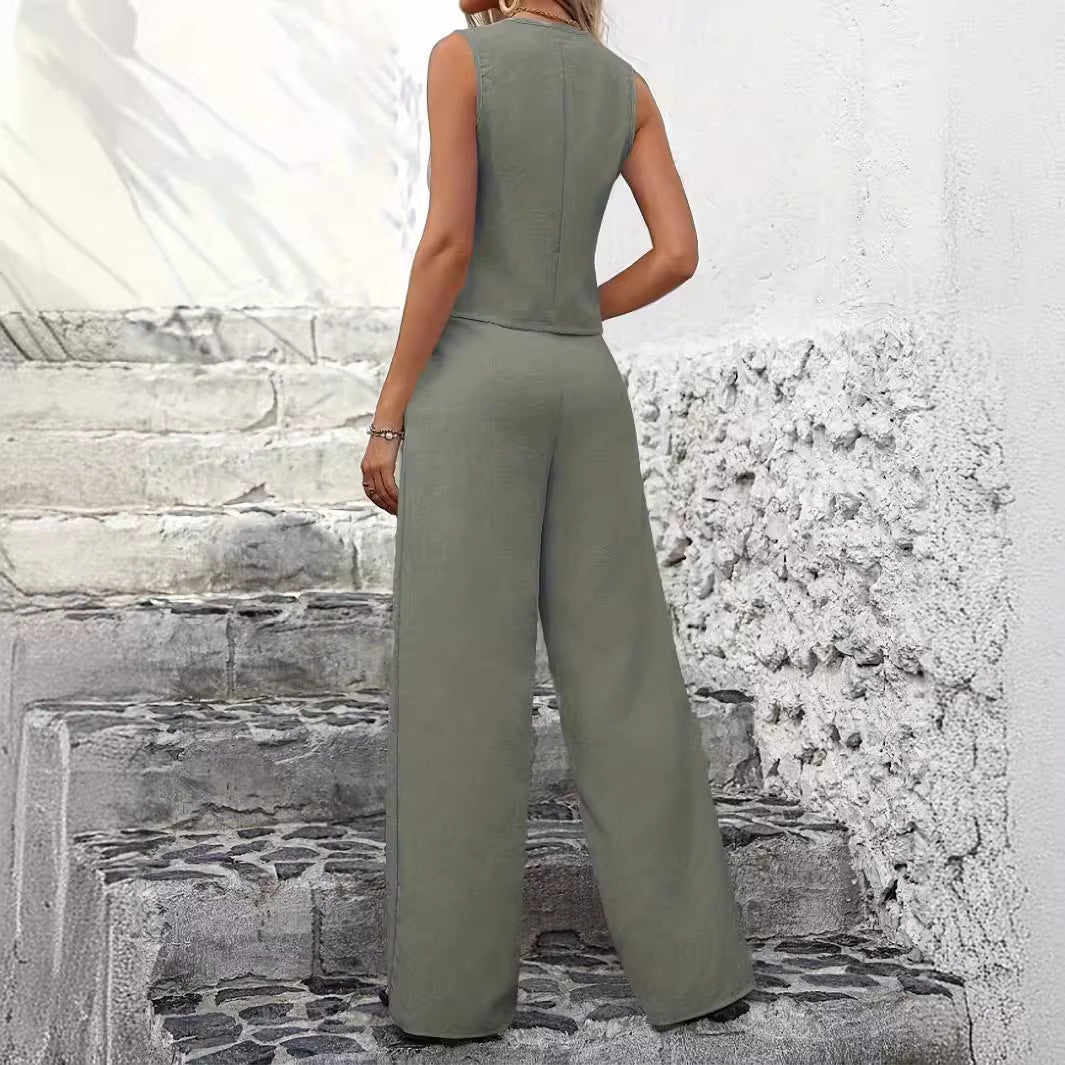 Stijlvolle dames tweedelige co-ord set: mouwloos gilet en pantalon. Perfect voor zakelijke of casual chic look.