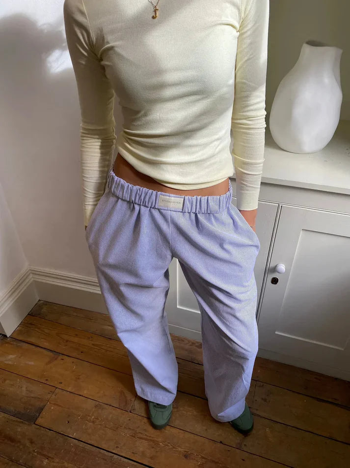 Luxe dames loungebroek, comfort fit voor ultieme ontspanning thuis of onderweg.