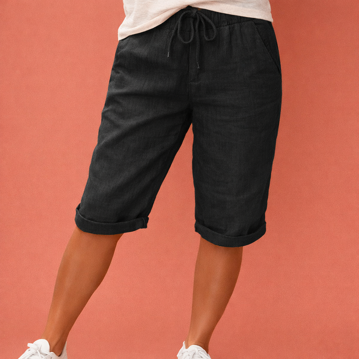 Stijlvolle dames korte broek met comfortabele, elegante pasvorm. Perfect voor zomerse casual mode.