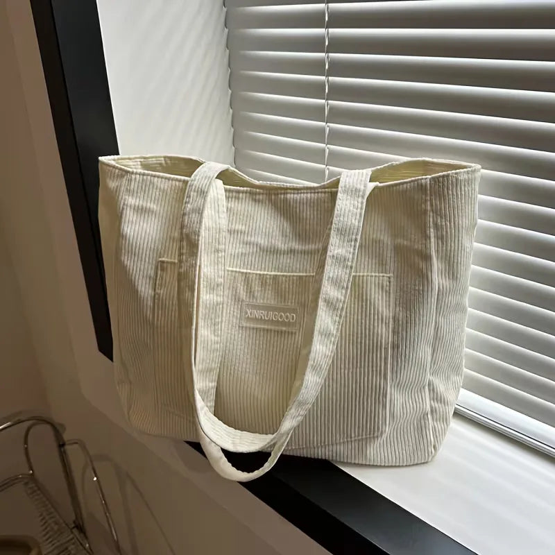 Zachte corduroy dames shopper met ruime opbergruimte en magnetische sluiting.