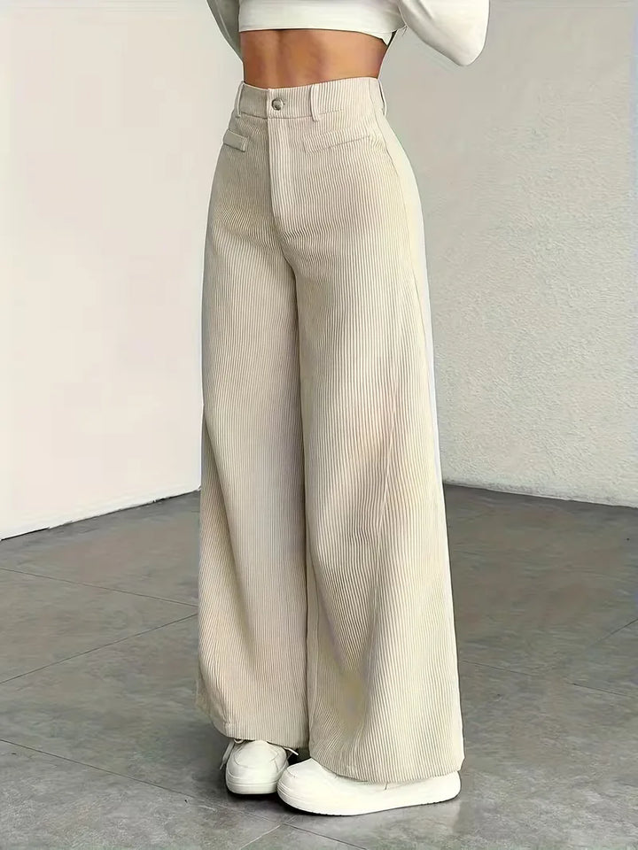 Stijlvolle wide leg damesbroek met hoge taille in zacht corduroy stof.