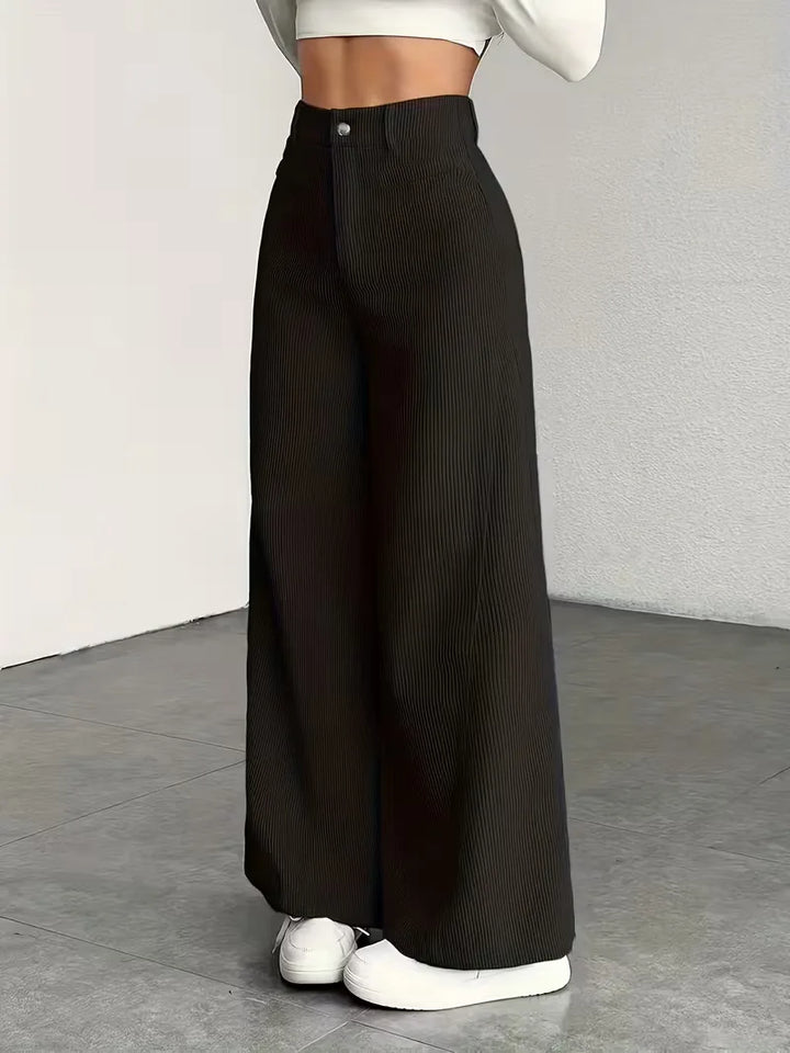 Elegantie en comfort: wide leg broek met hoge taille voor de moderne vrouw.