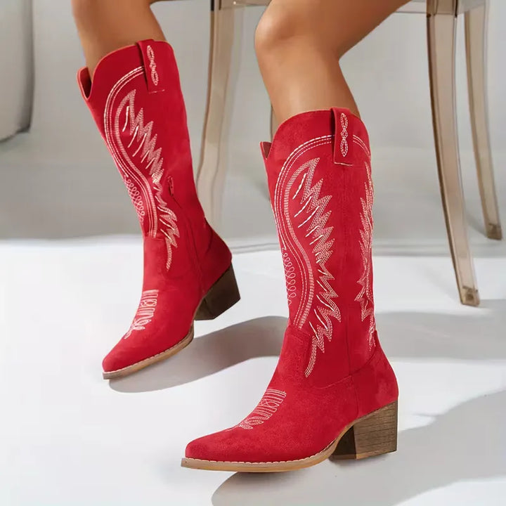 Dames cowboylaars met praktische ritssluiting, geborduurd detail en comfortabele blokhak.