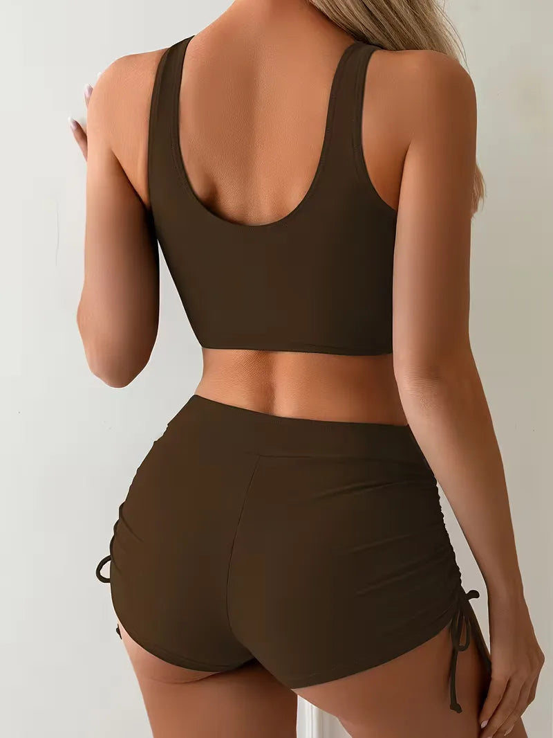 Zwemkleding voor dames: Criss-cross bikini met hoogtaille. Perfect voor vakantie en zomerplezier.