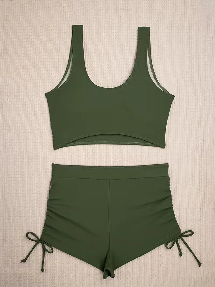 Zomerse dames zwemkleding: Criss-cross bikini set met hoogtaille broekje. Stijlvol en comfortabel.