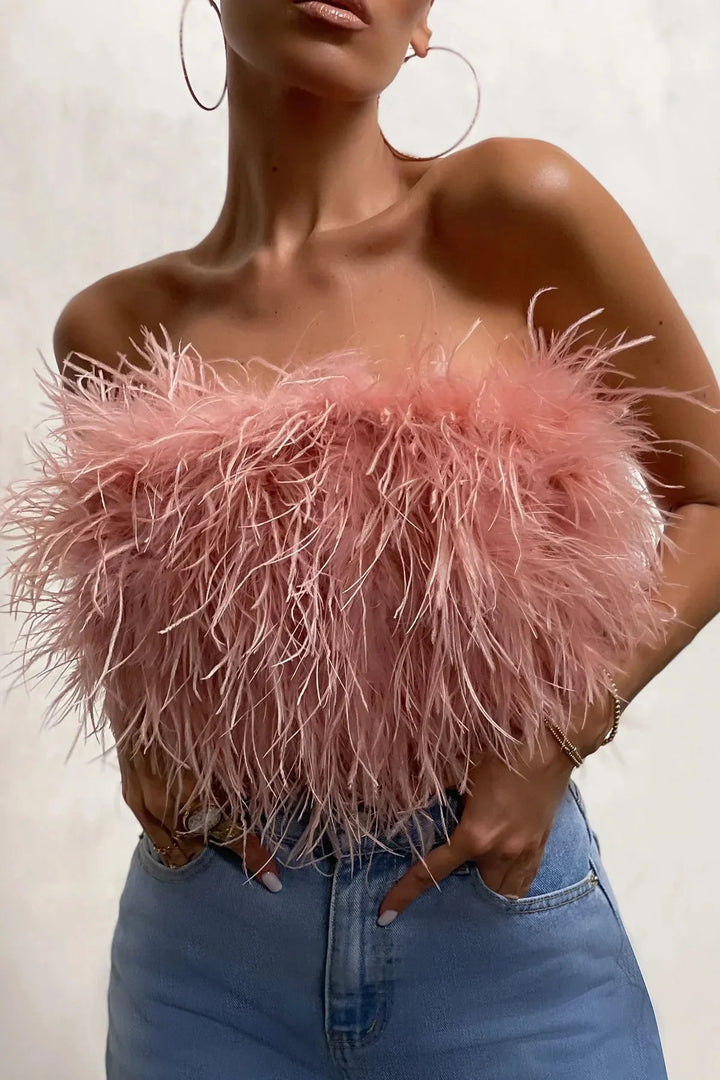 Chique dames crop top, versierd met delicate veren, voor een luxe uitstraling.