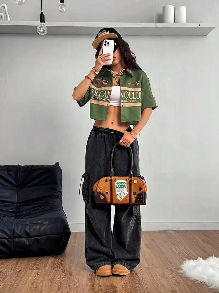 Comfortabel dames cropped shirt met stijlvolle mandarin kraag en opvallende print, perfect voor zomerse dagen.