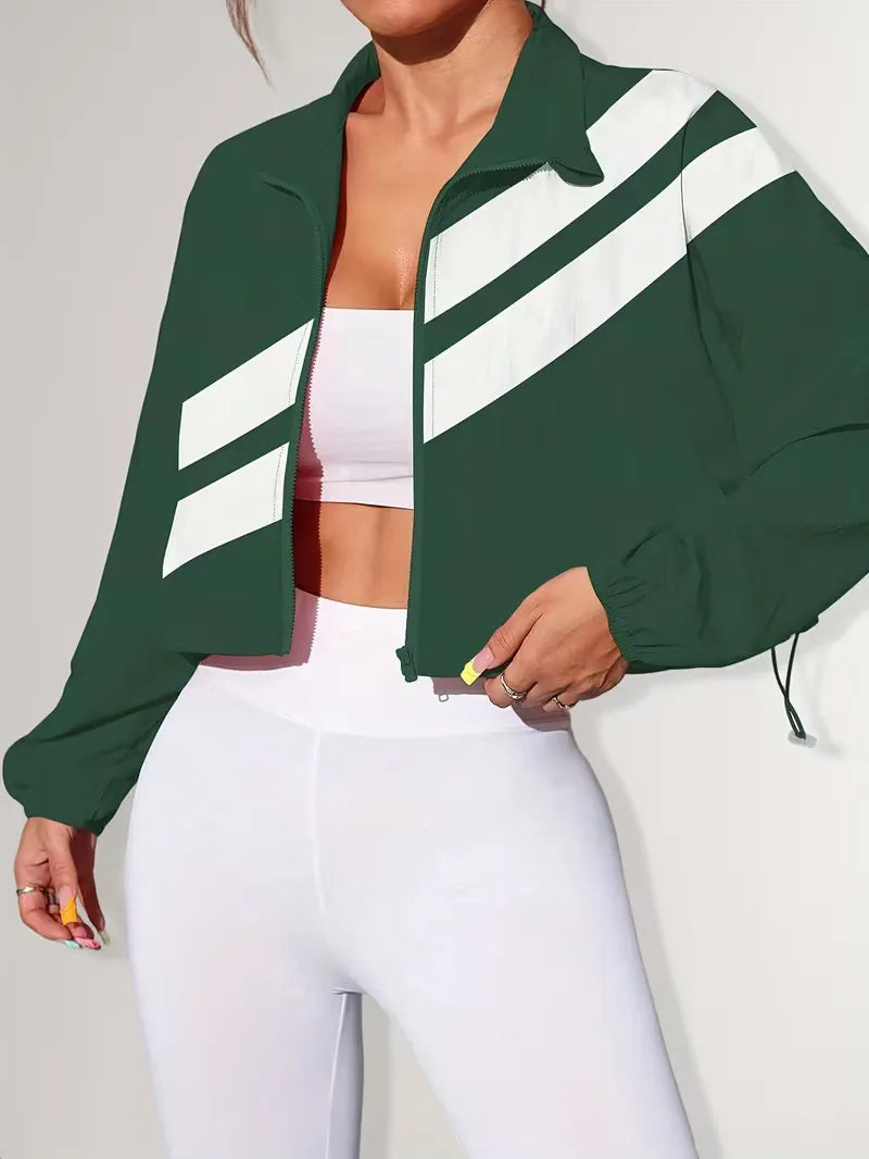 Trendy dames sportjack met rits, diagonale strepen en verstelbare details.
