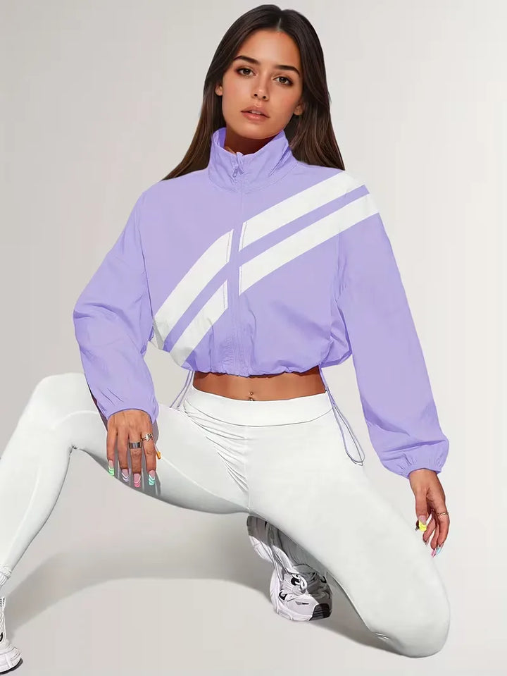 Elegant dames cropped jack met rits, mandarijnkraag en sportieve look.