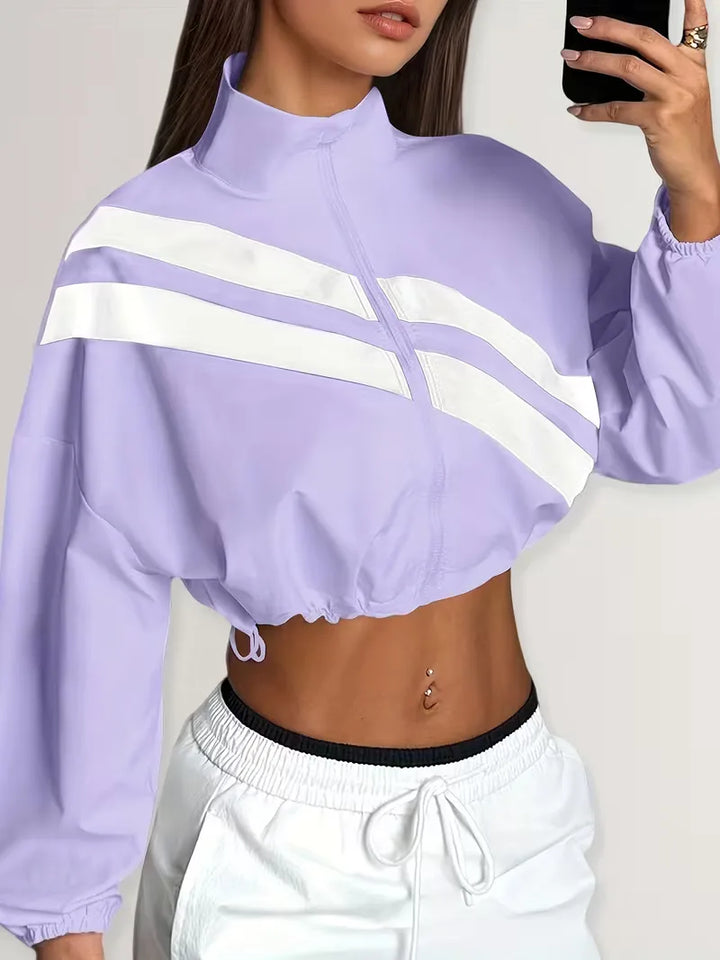 Sportief dames track jacket, cropped stijl, met verstelbare pasvorm en rits.