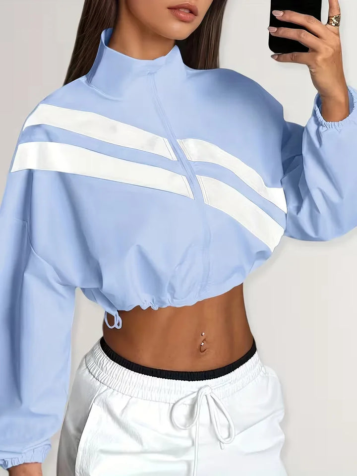 Sportief dames jack, cropped, met rits, verstelbare zoom en diagonale strepen.