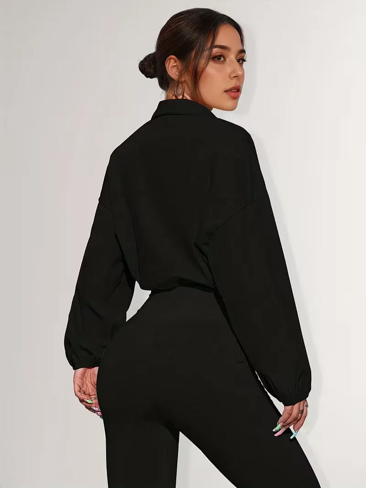 Dames mode jack, cropped stijl, met sportieve rits en mandarijnkraag.