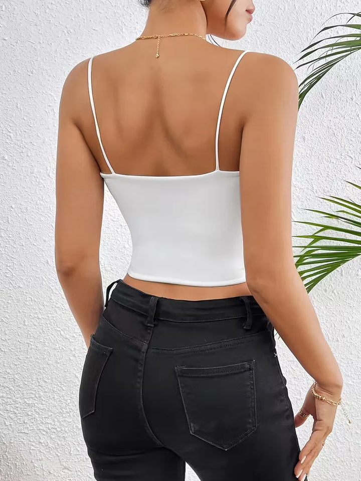 Mouwloze dames croptop, casual streetwear stijl, perfect voor de zomer.