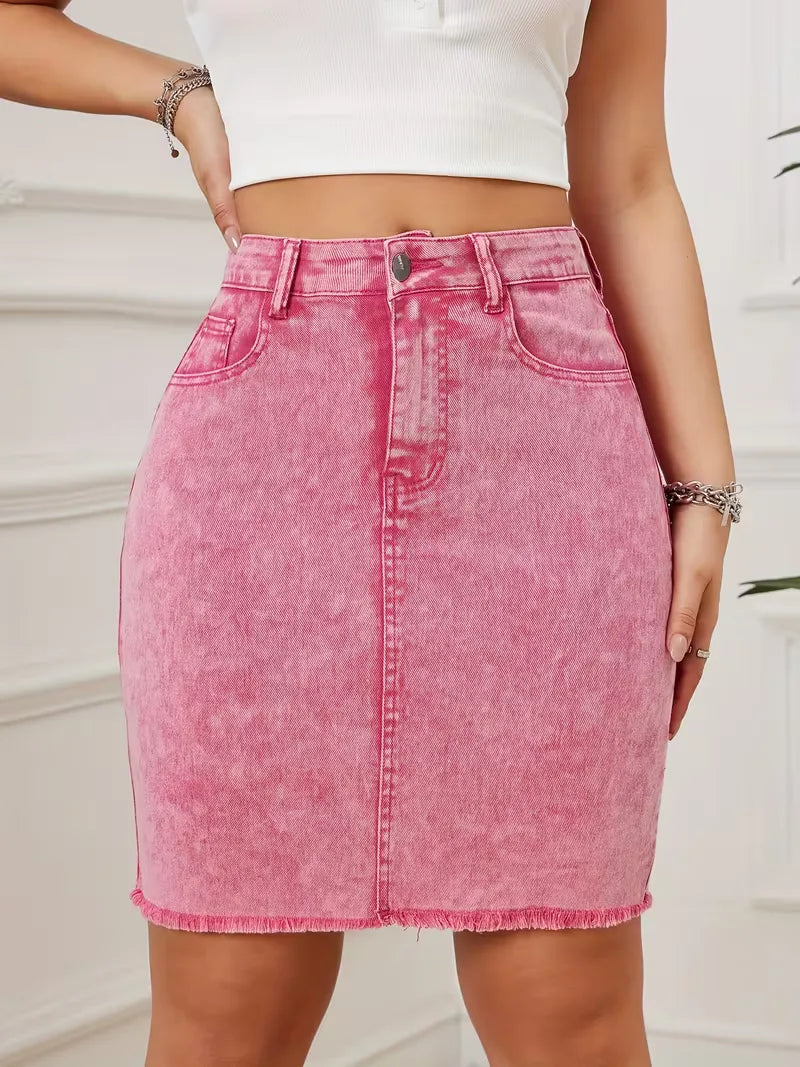 Roze denim minirok voor dames, hoge taille en trendy rafelige zoom, ideaal voor zomer.