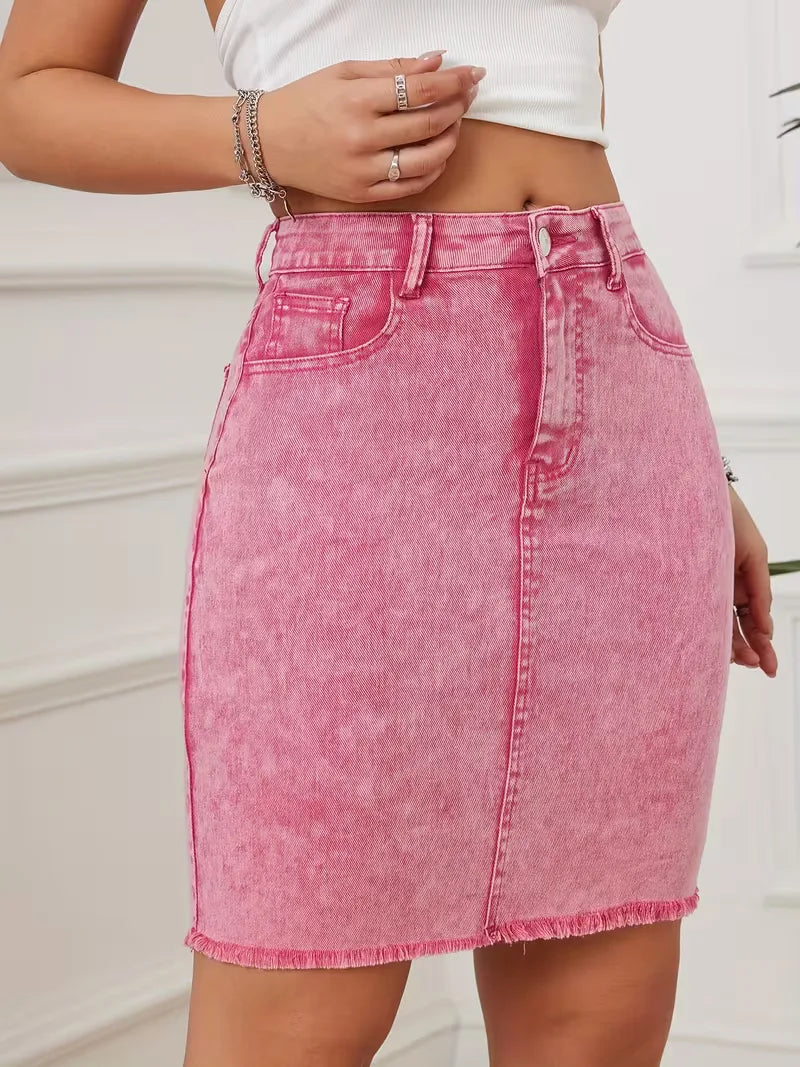 Matcha groene denim minirok, casual zomerstijl met vervaagd effect en knoopsluiting.